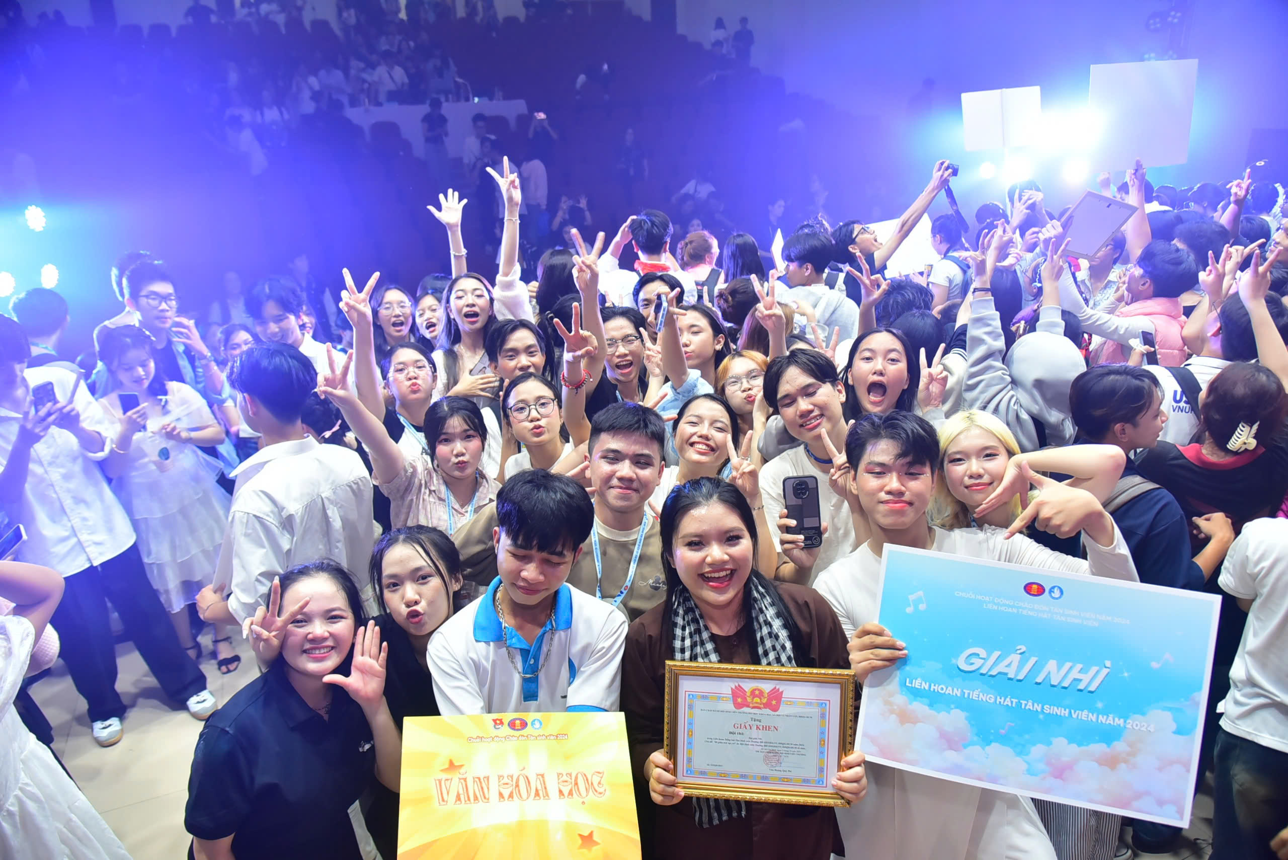 Đội thi Khoa Văn hóa học đạt giải nhì Cuộc thi liên hoan Tiếng hát Tân sinh viên năm 2024 - “Đi giữa trời rực rỡ”