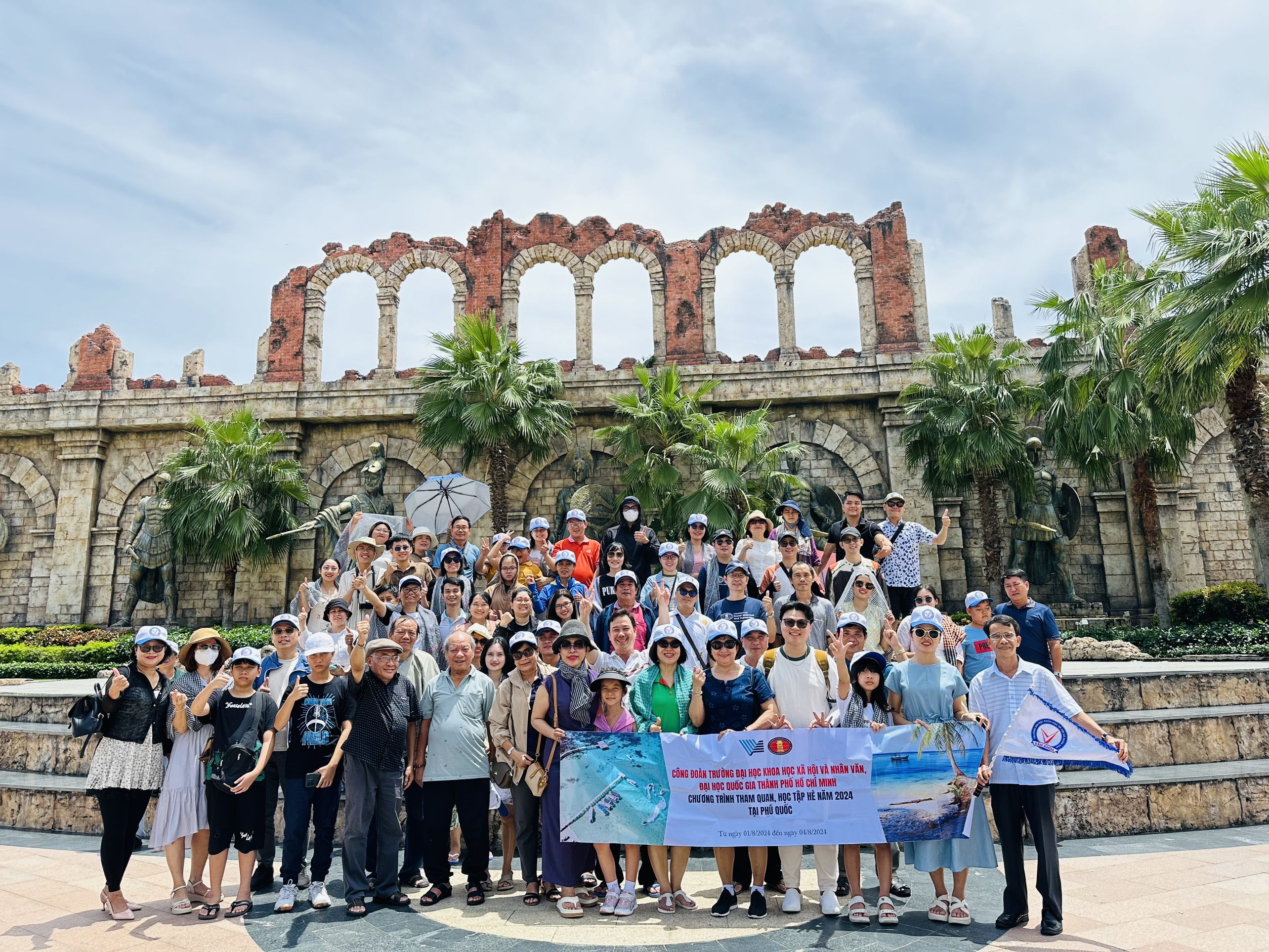 VIÊN CHỨC VÀ NGƯỜI LAO ĐỘNG THAM QUAN, HỌC, TẬP HÈ NĂM 2024 TẠI PHÚ QUỐC