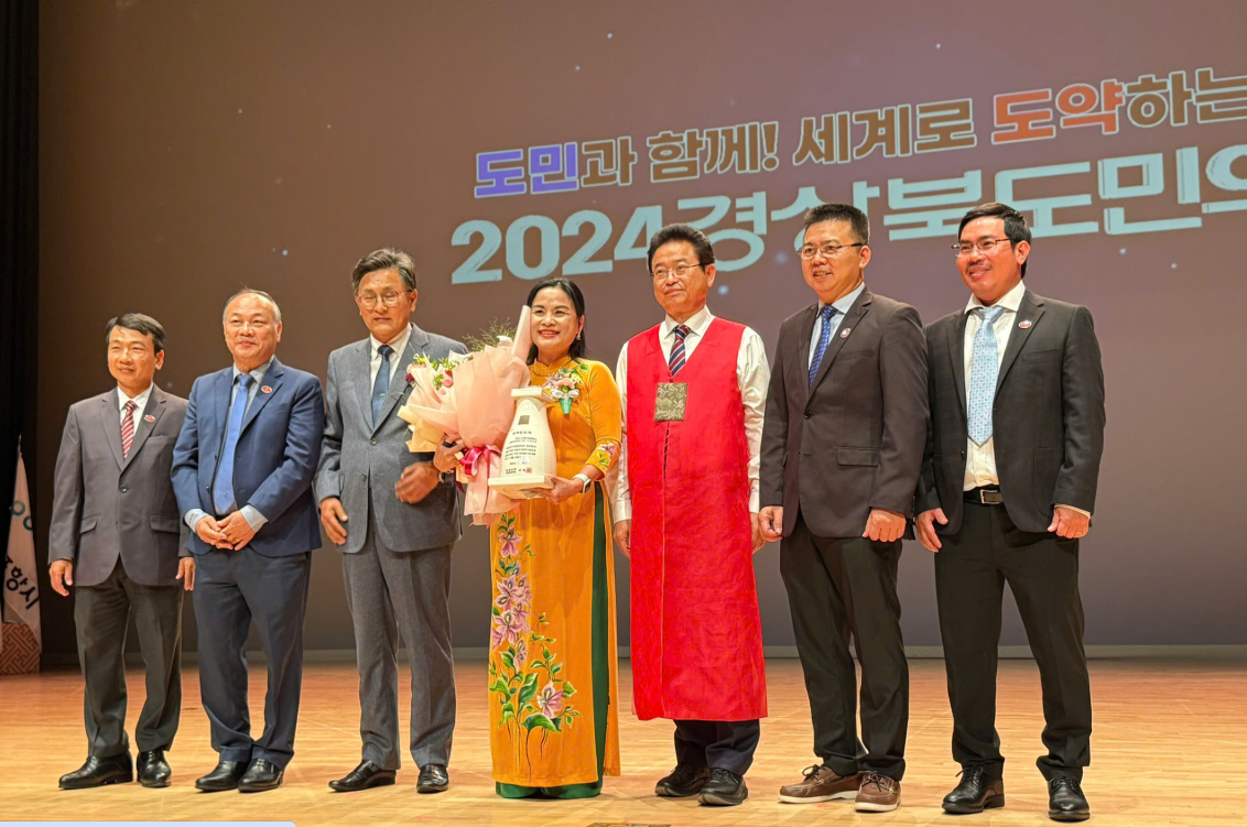 PGS. TS. Ngô Thị Phương Lan, Hiệu trưởng Nhà trường, nhận danh hiệu “Công dân danh dự của tỉnh Gyeongsangbuk”