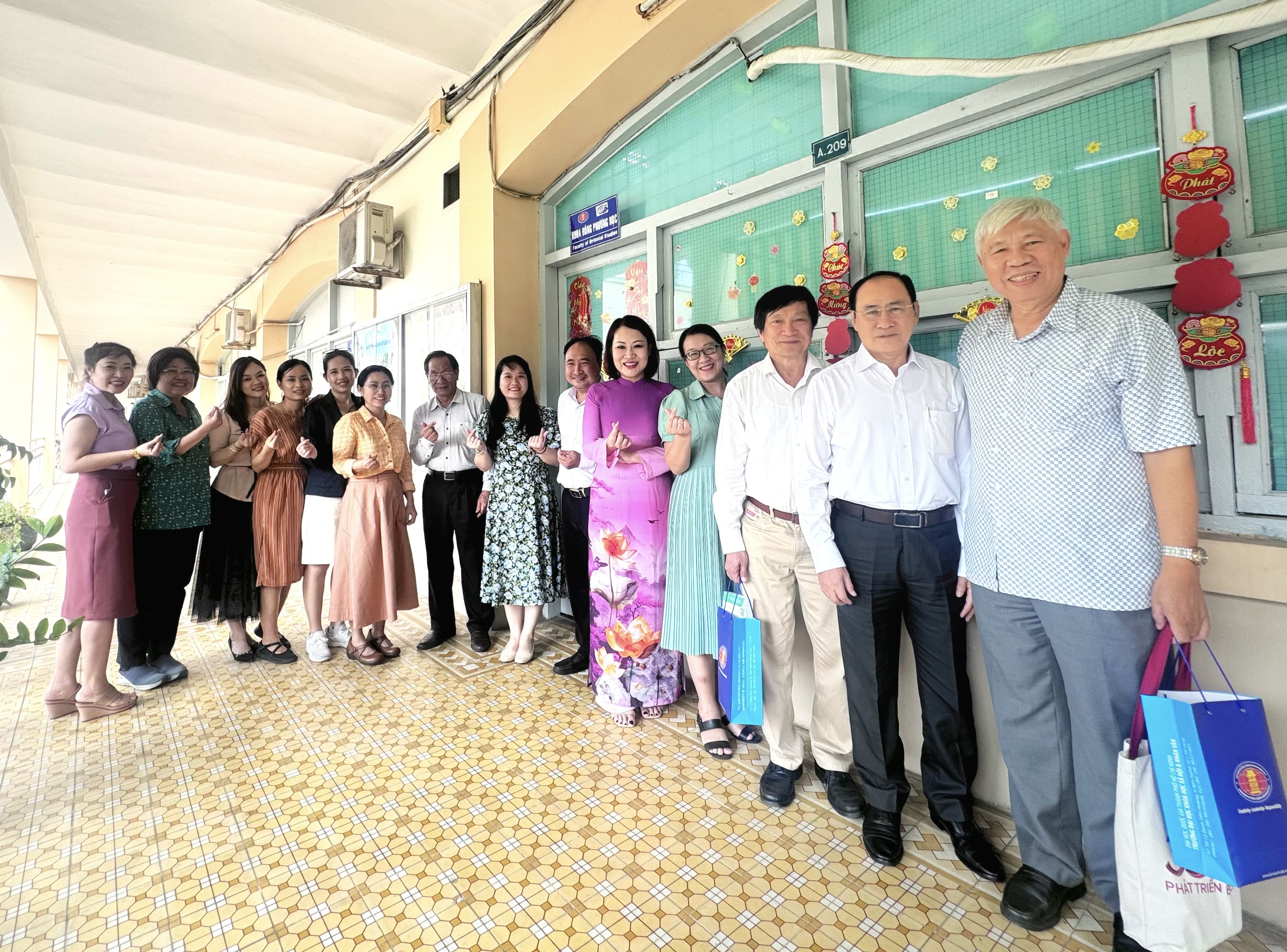 Khoa Đông phương học – Nhật Bản học gặp gỡ giảng viên chương trình Cao học Châu Á học, hướng tới nâng cao chất lượng đào tạo năm 2026