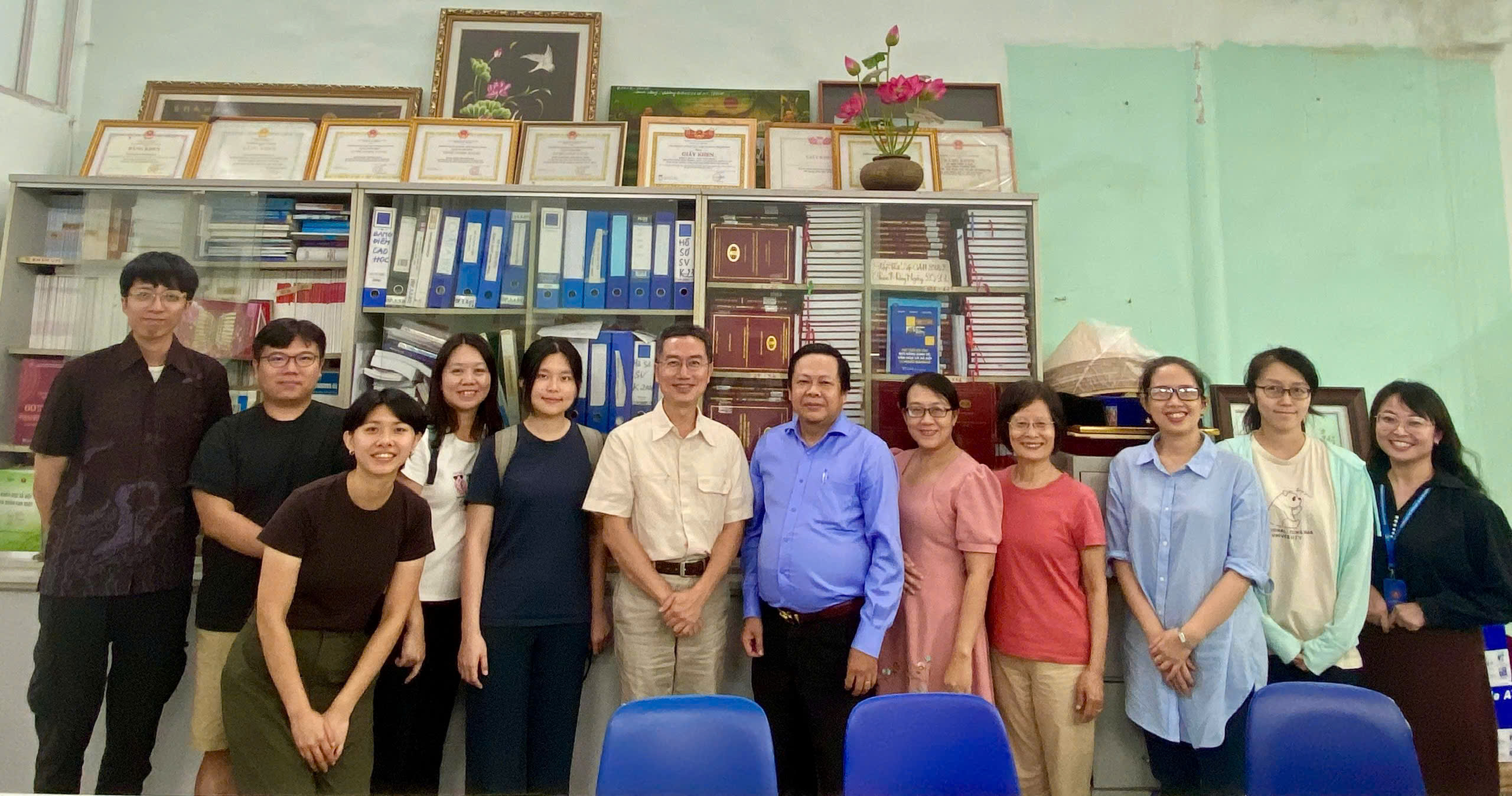 KHOA ĐÔNG PHƯƠNG HỌC TIẾP ĐOÀN GIẢNG VIÊN VÀ SINH VIÊN KHOA XÃ HỘI HỌC, TRƯỜNG ĐẠI HỌC THANH HOA (TSING HUA) ĐÀI LOAN