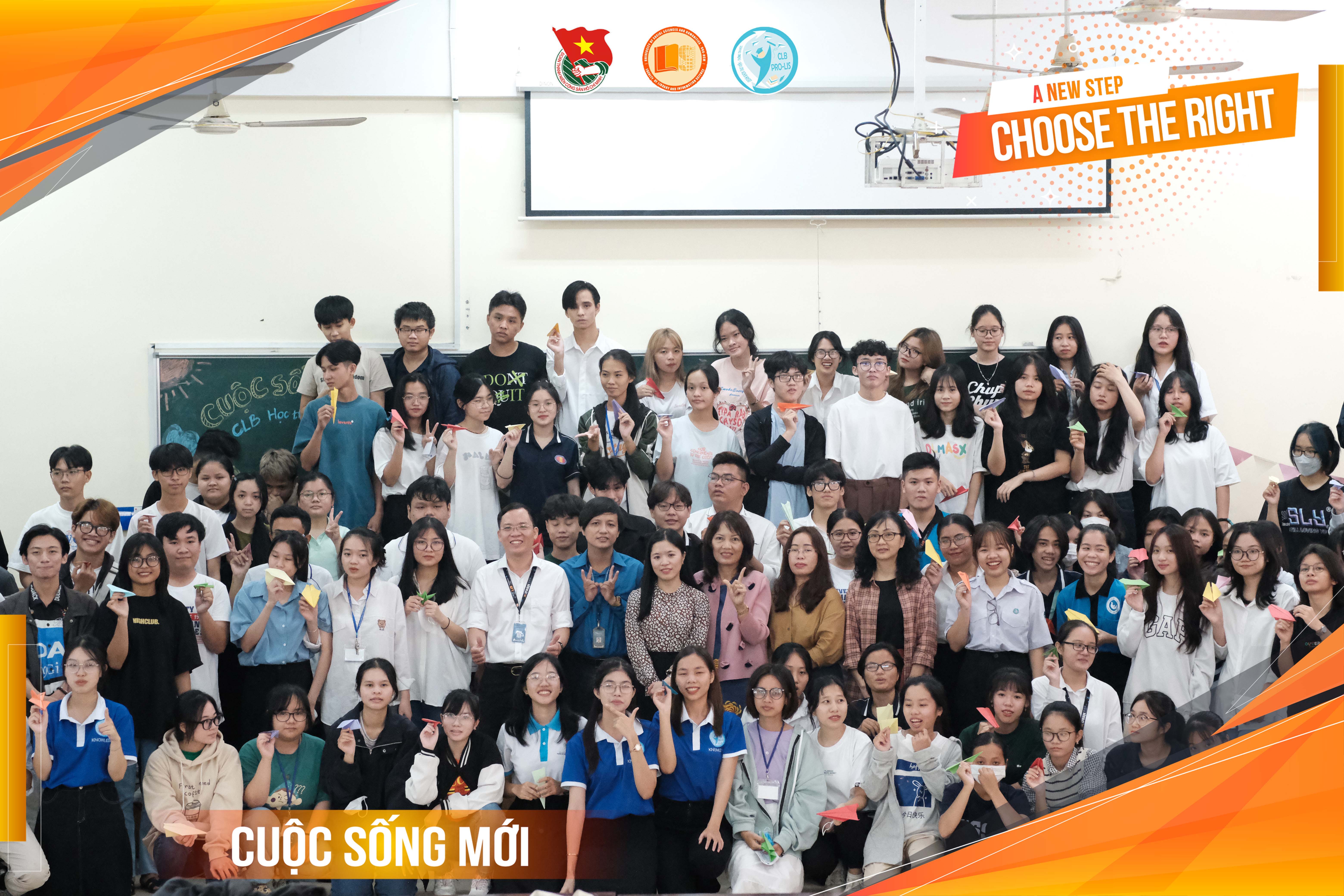 CUỘC SỐNG MỚI 2022 - A NEW STEP: CHOOSE THE RIGHT - Chương trình sinh hoạt chuyên đề dành cho sinh viên năm nhất
