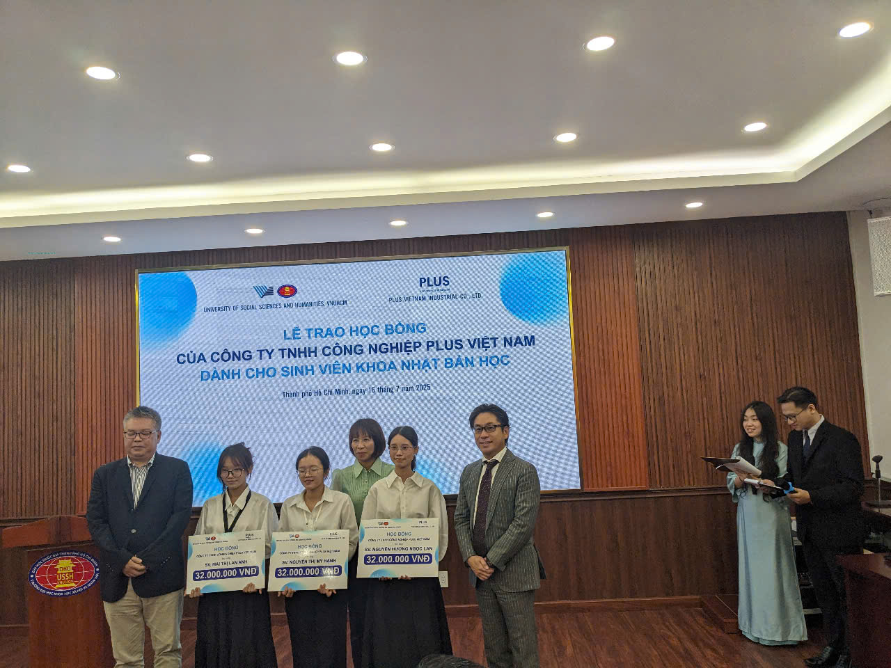 LỄ TRAO HỌC BỔNG CÔNG TY TNHH CÔNG NGHIỆP PLUS