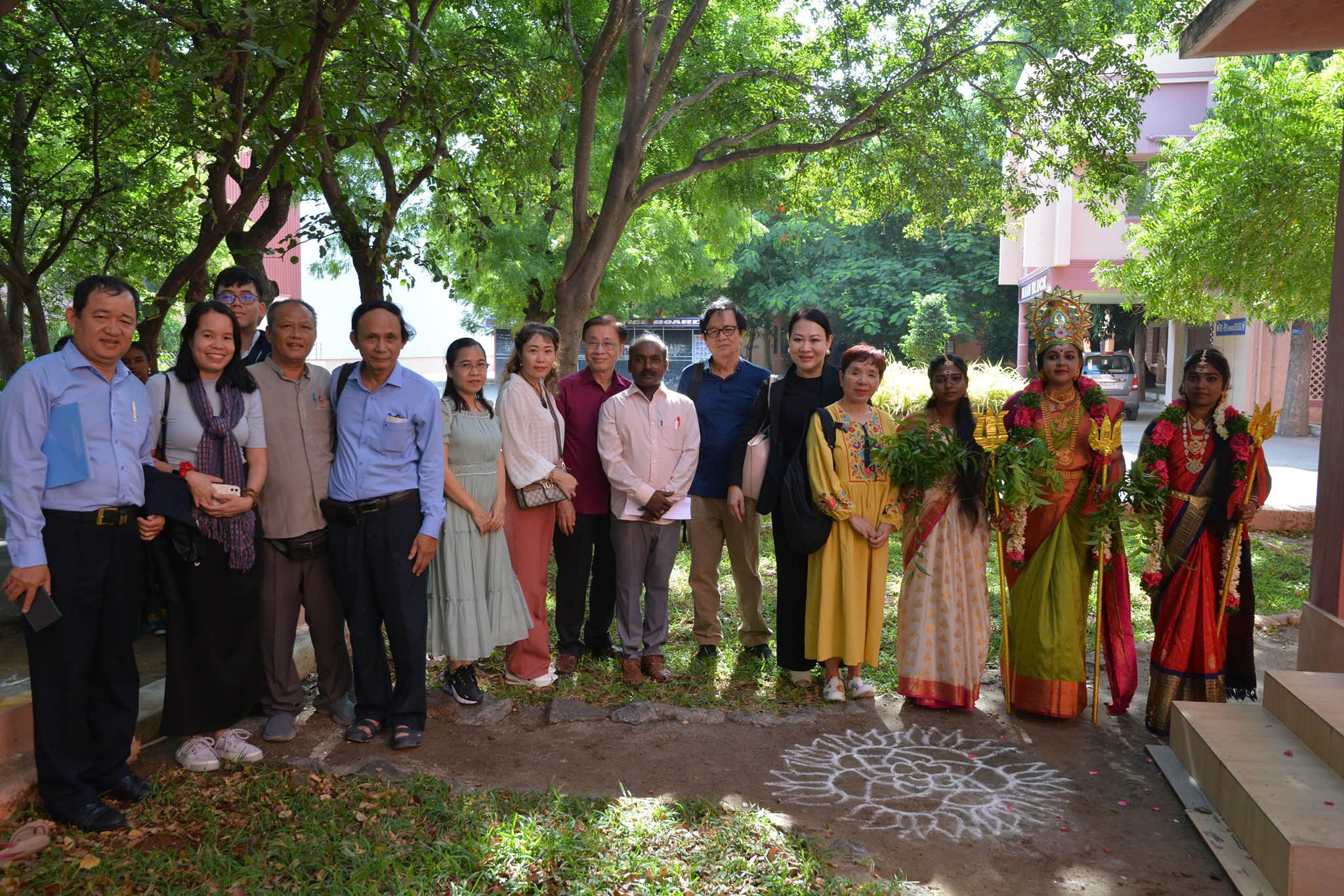 Đoàn cán bộ giảng viên Khoa Văn hóa học thực hiện khảo sát tín ngưỡng Mariamman tại bang Tamil Nadu, Ấn Độ