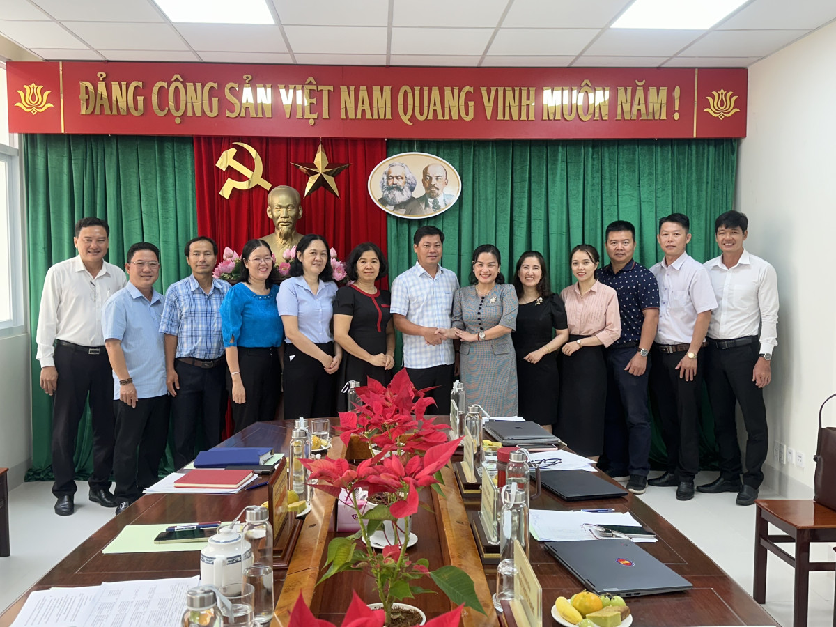 Nhà Trường và Sở Công thương tỉnh Long An trao đổi các giải pháp xây dựng và phát triển Thương hiệu chanh Long An