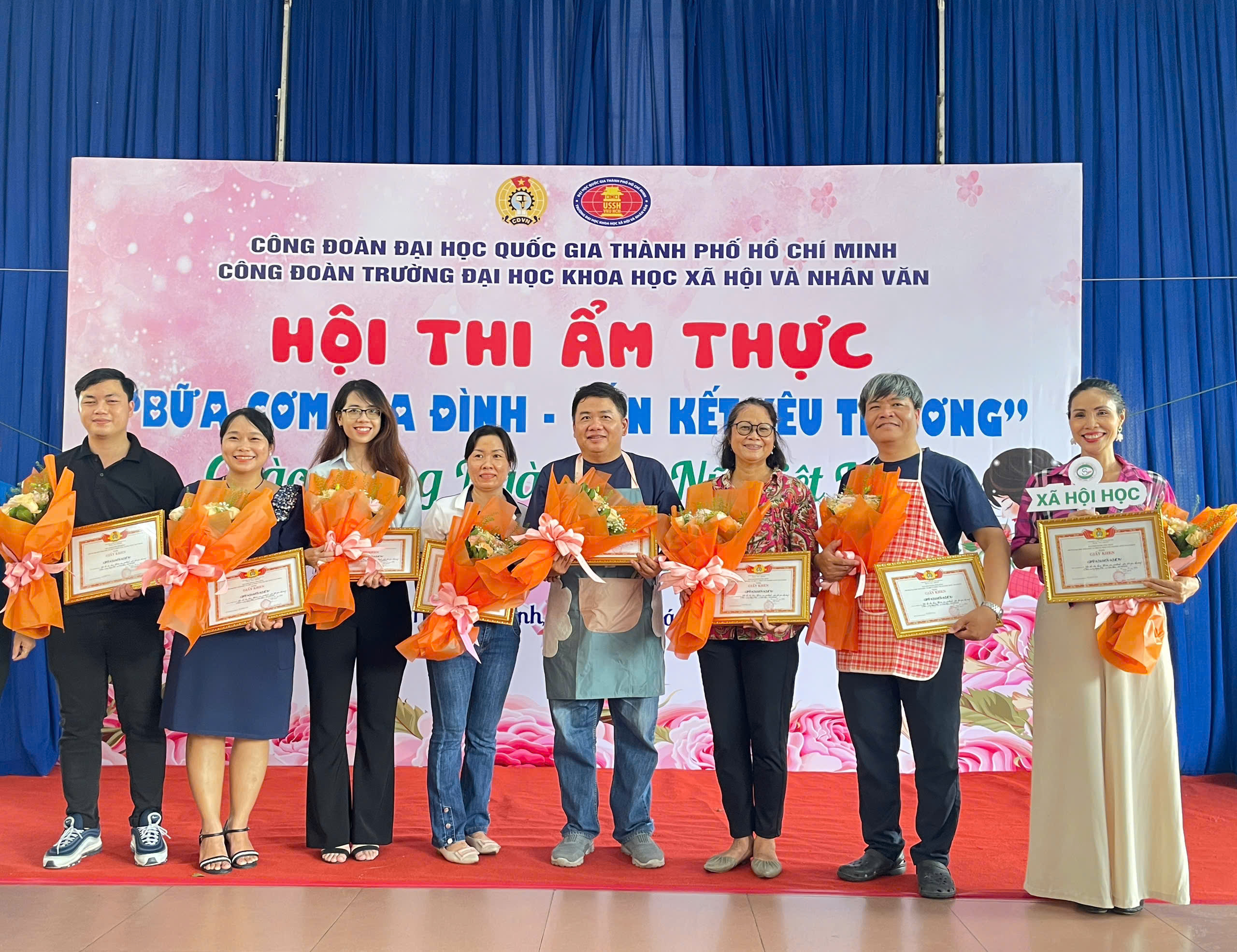 “Dấu ấn quê nhà” của Khoa Văn hoá học chinh phục vị giác Ban giám khảo trong Hội thi ẩm thực mừng ngày 20/10