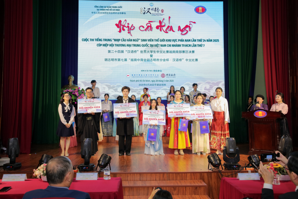 Cuộc thi “Nhịp cầu Hán ngữ” lần thứ 24 năm 2025: Sinh viên Nhân văn khẳng định bản lĩnh trên sân chơi học thuật