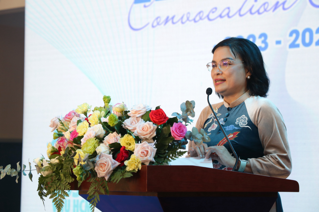 Hiệu trưởng nhắn gửi tân sinh viên: Hãy cần mẫn gieo trồng trên mảnh đất tri thức của mình để chờ ngày được hái quả ngọt