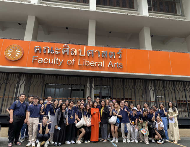 SINH VIÊN CHUYÊN NGÀNH BIÊN-PHIÊN DỊCH KHOA NGỮ VĂN ANH KHÓA 2020 THAM GIA THỰC TẬP THỰC TẾ TẠI TP.HCM, BÌNH CHÂU & BANGKOK (THÁI LAN)