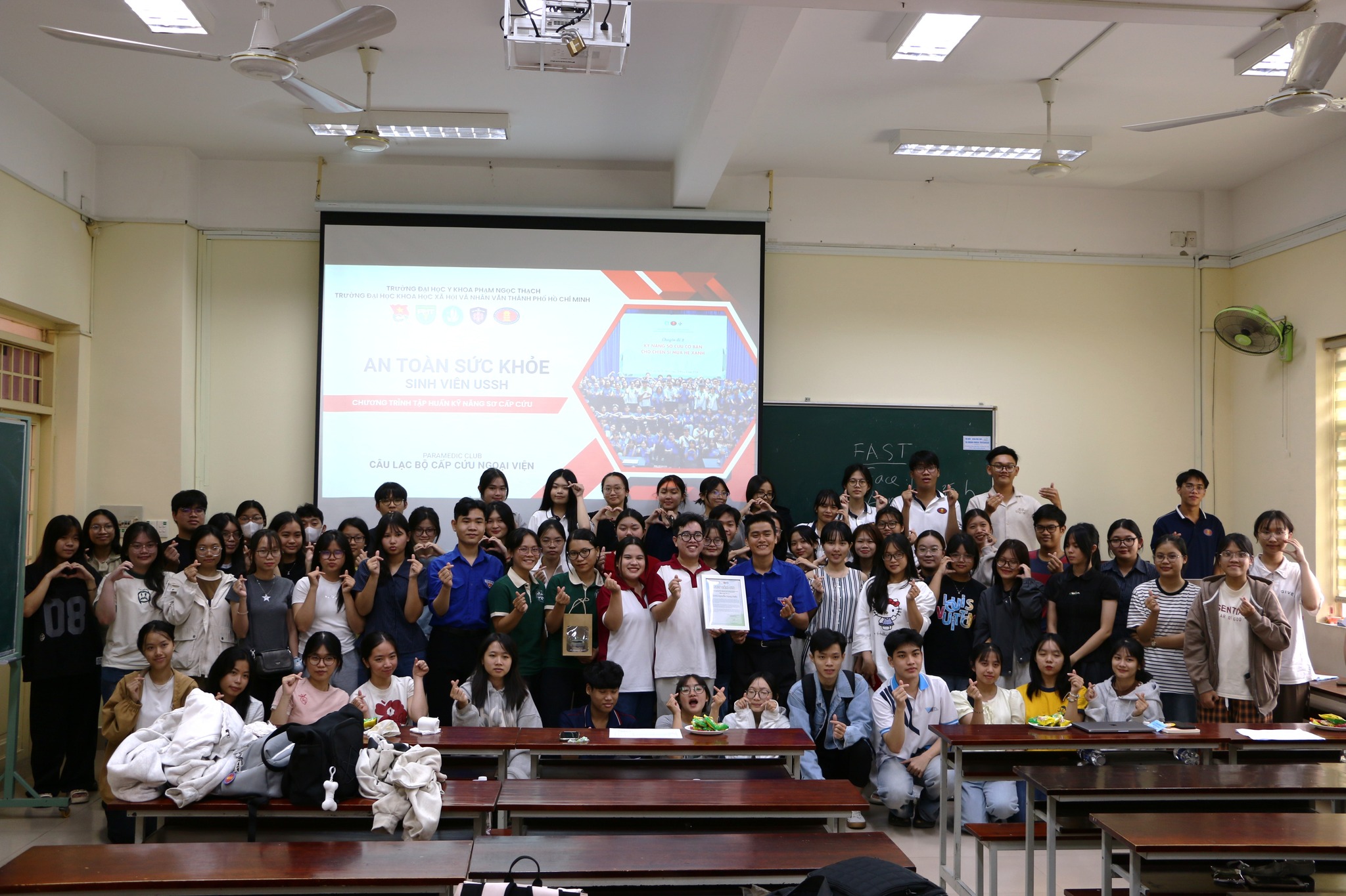 Chuỗi chương trình nâng cao kỹ năng thực hành xã hội và thích nghi môi trường đại học cho tân sinh viên - Buổi 1: Tập huấn kỹ năng sơ cấp cứu cơ bản