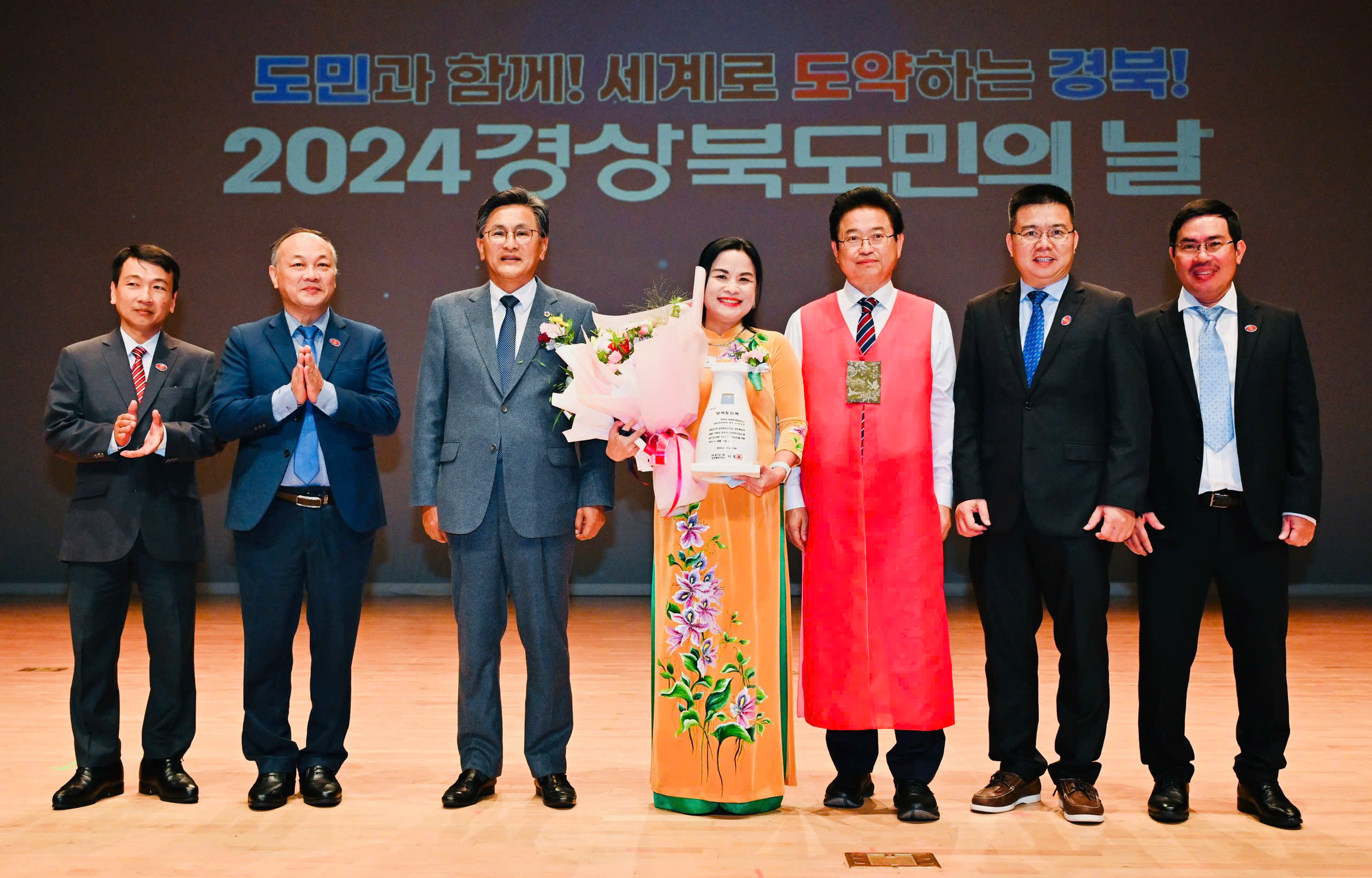 PGS.TS Ngô Thị Phương Lan, Hiệu trưởng Nhà trường, Giám đốc Trung tâm nhận danh hiệu công dân danh dự của tỉnh Gyeongsangbuk, Hàn Quốc