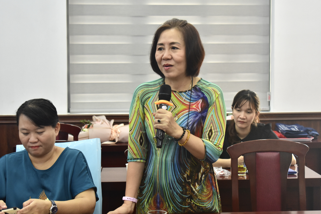 TS. Trần Minh Phượng - Giảng viên, Khoa Ngữ văn Anh chia sẻ những tâm tư, tình cảm trong suốt chặng đường đồng hành cùng trường - Ảnh: Phương Khanh