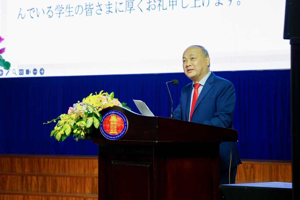 TS. Phan Thanh Định bày tỏ việc tổ chức Cuộc thi hùng biện tiếng Nhật hàng năm sẽ đóng góp to lớn vào việc mở rộng giao lưu giữa Nhật Bản và Việt Nam - Ảnh: TIẾN ANH