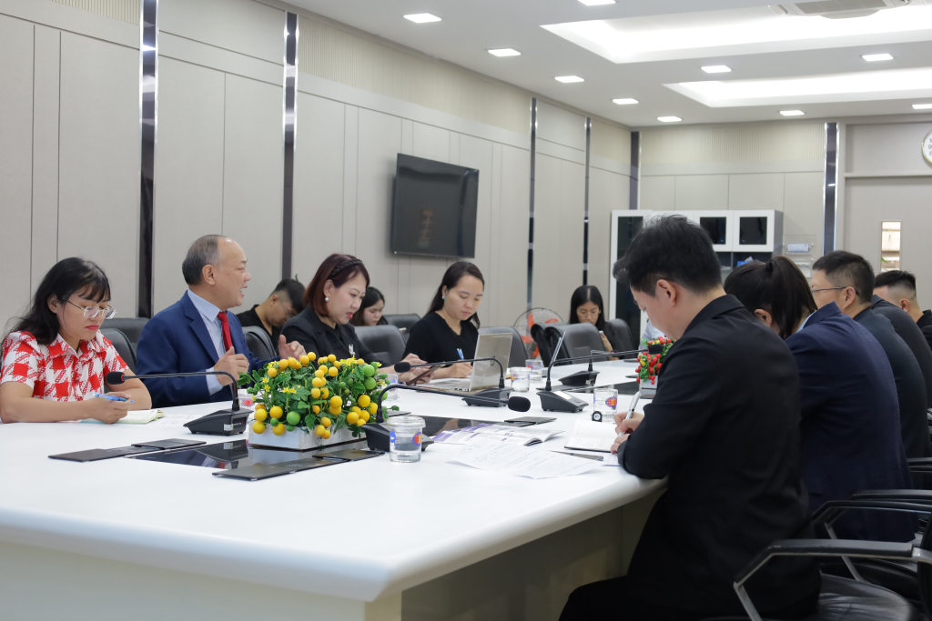 Đại diện Nhà trường nhấn mạnh các tiềm năng hợp tác giữa hai đơn vị - Ảnh: QUỲNH NHƯ