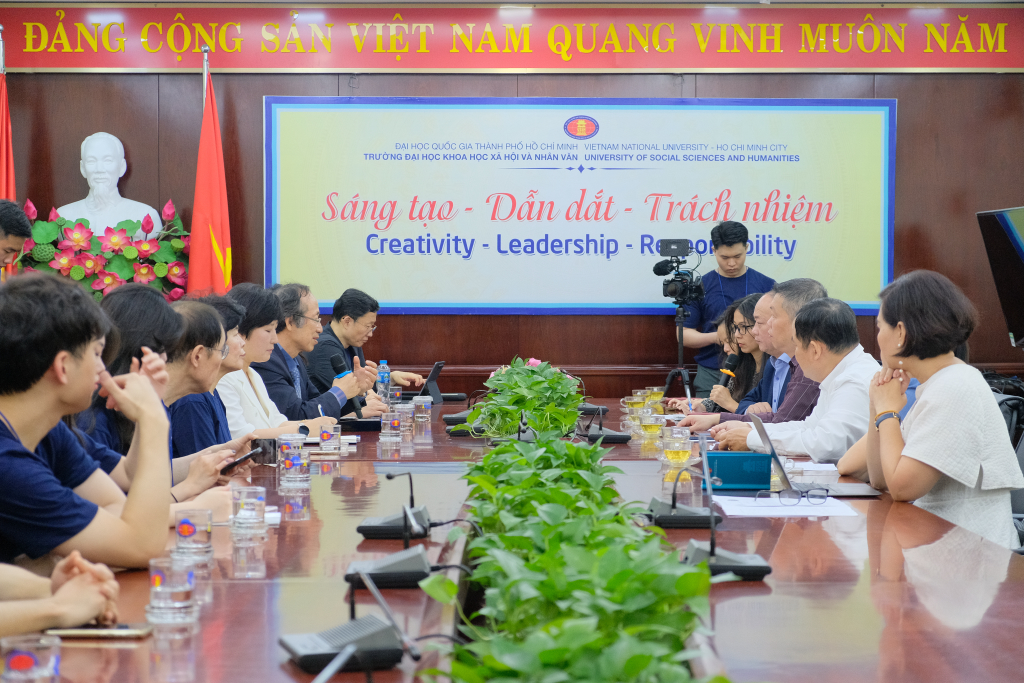 Buổi gặp mặt diễn ra tại phòng A.001, Trường ĐH KHXH&NV, ĐHQG-HCM cơ sở quận 1 - Ảnh: Huyền Linh