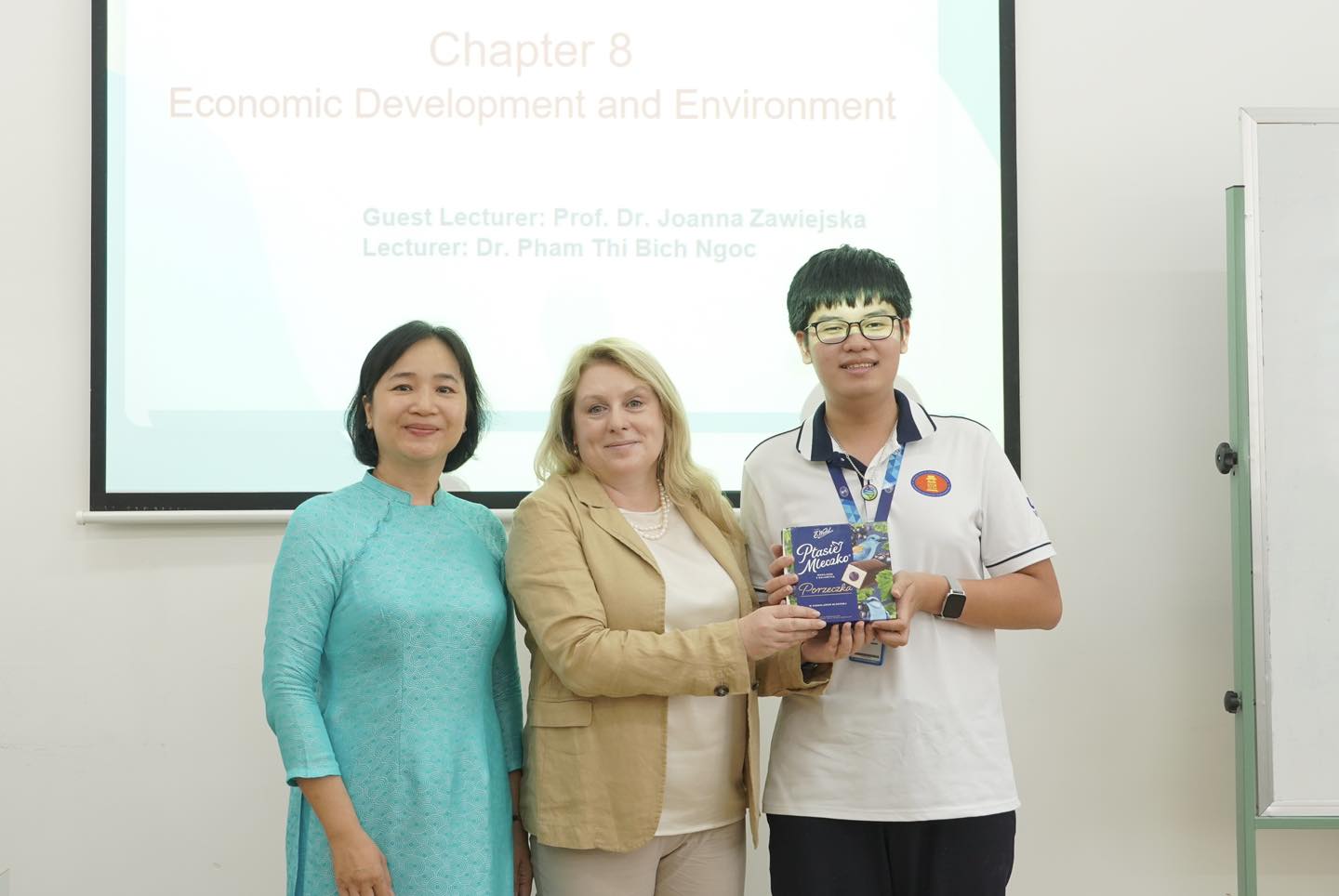 PGS.TS. Joanna Zawiejska thực hiện chuyến công tác và giảng dạy học thuật tại Trường Đại học Khoa học Xã hội và Nhân văn, ĐHQG-HCM