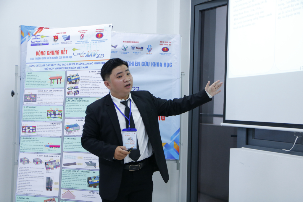 Mỗi nhóm Sinh viên có 7 phút để trình bày đề tài nghiên cứu - Ảnh: Phương Khanh