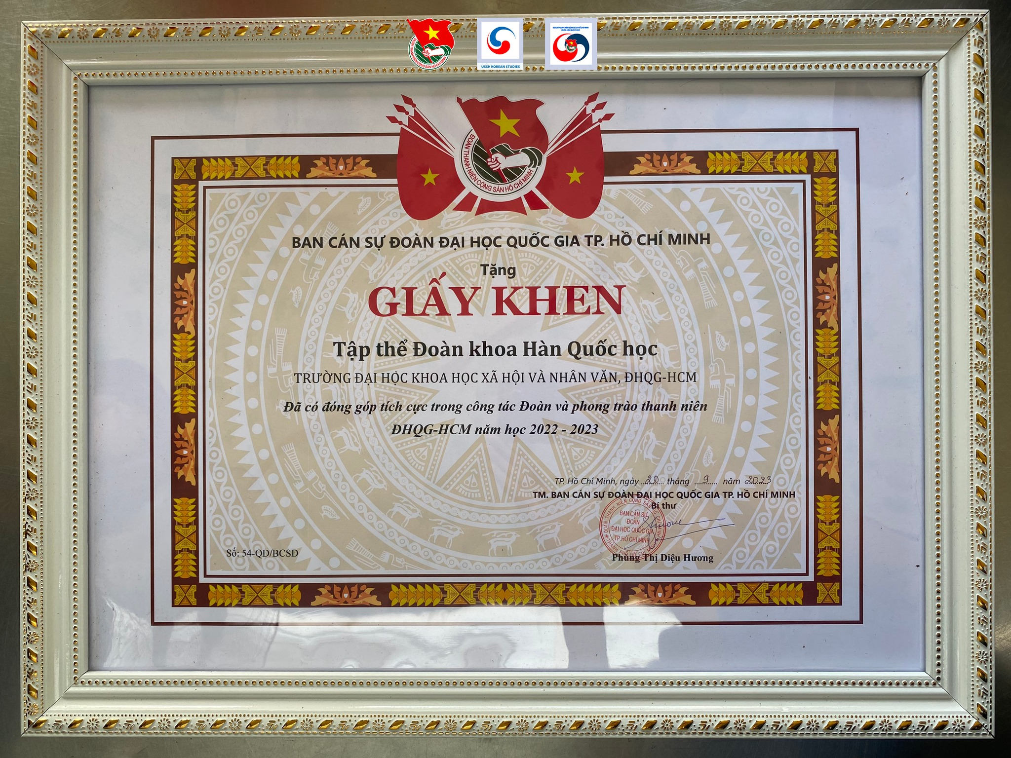 Đoàn khoa Hàn Quốc học nhận khen thưởng từ Ban Cán sự Đoàn Đại học Quốc gia TP.HCM