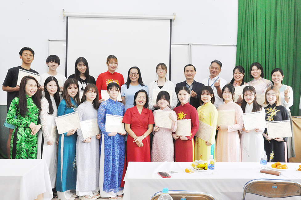 Lễ bế giảng khóa học tiếng Việt cho đoàn sinh viên đại học ngoại ngữ KANDA, Nhật Bản