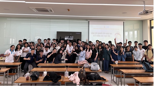 Chuỗi chương trình “Đồng hành và hỗ trợ tân sinh viên trong nghiên cứu khoa học năm 2025