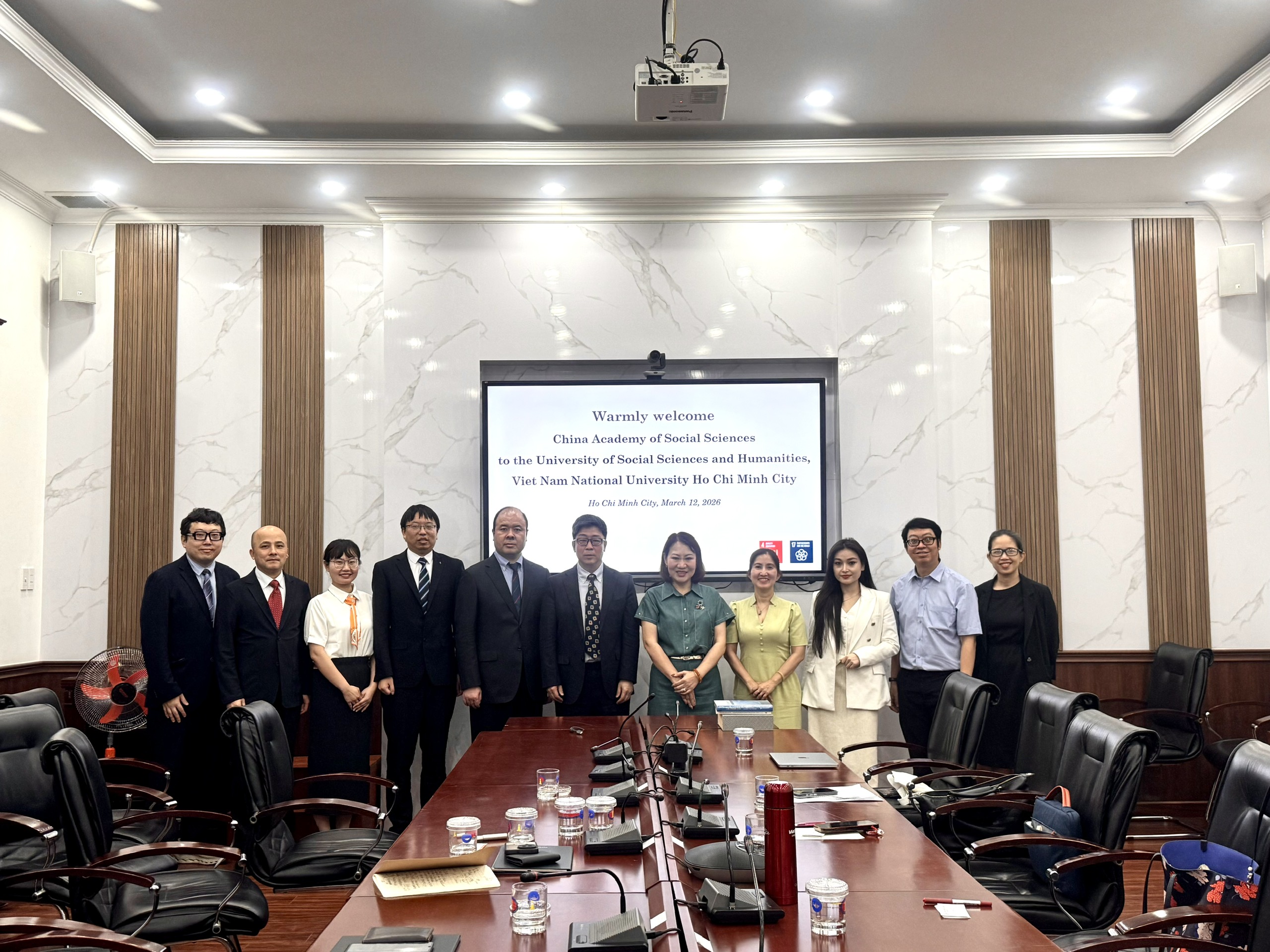 Khoa Đông Phương học - Nhật Bản học làm việc với đoàn học giả quốc tế và đại diện Gigamall