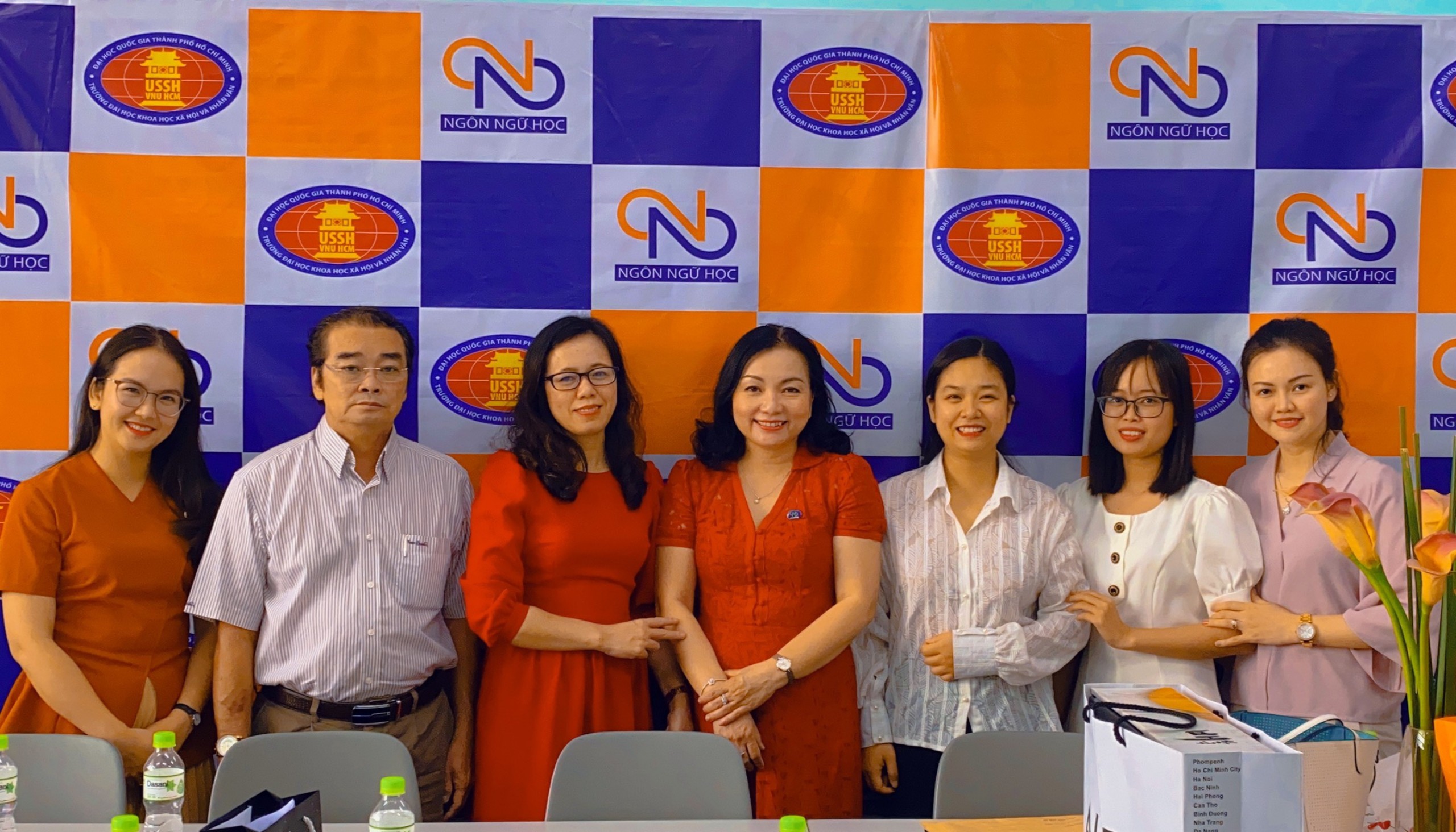 Q.Tổng biên tập Tạp chí Ngôn ngữ đến thăm và làm việc với Khoa Ngôn ngữ học