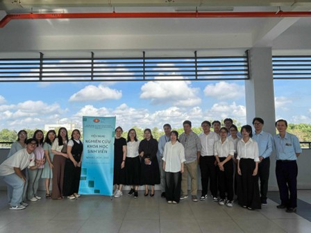 KHOA ĐỊA LÝ TỔ CHỨC THÀNH CÔNG BUỔI BẢO VỆ ĐỀ TÀI NGHIÊN CỨU KHOA HỌC SINH VIÊN NĂM HỌC 2024 - 2025