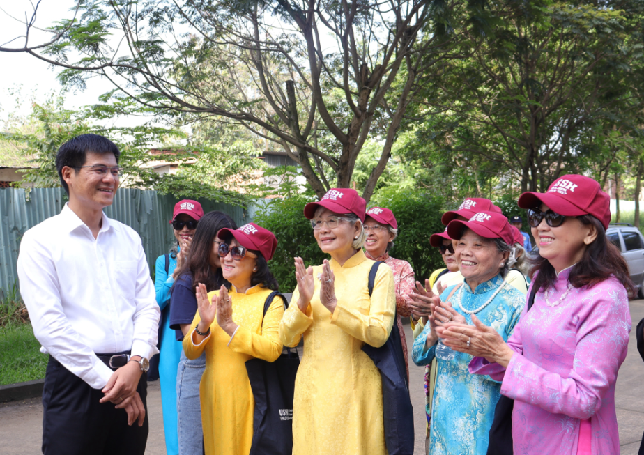 Sống lại không khí thời Văn Khoa