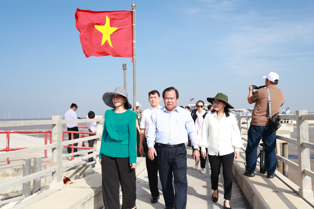 Nhà trường tham gia đoàn công tác của ĐHQG-HCM làm việc, khảo sát tại tỉnh Cà Mau