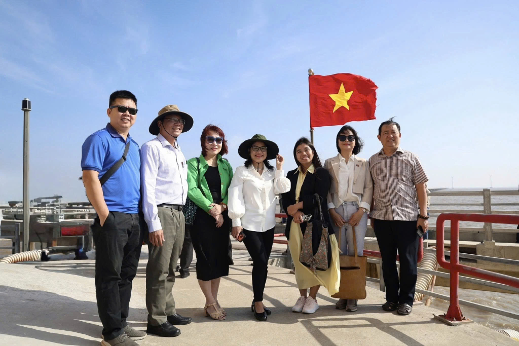 Tham gia đoàn công tác của ĐHQG-HCM làm việc, khảo sát tại tỉnh Cà Mau
