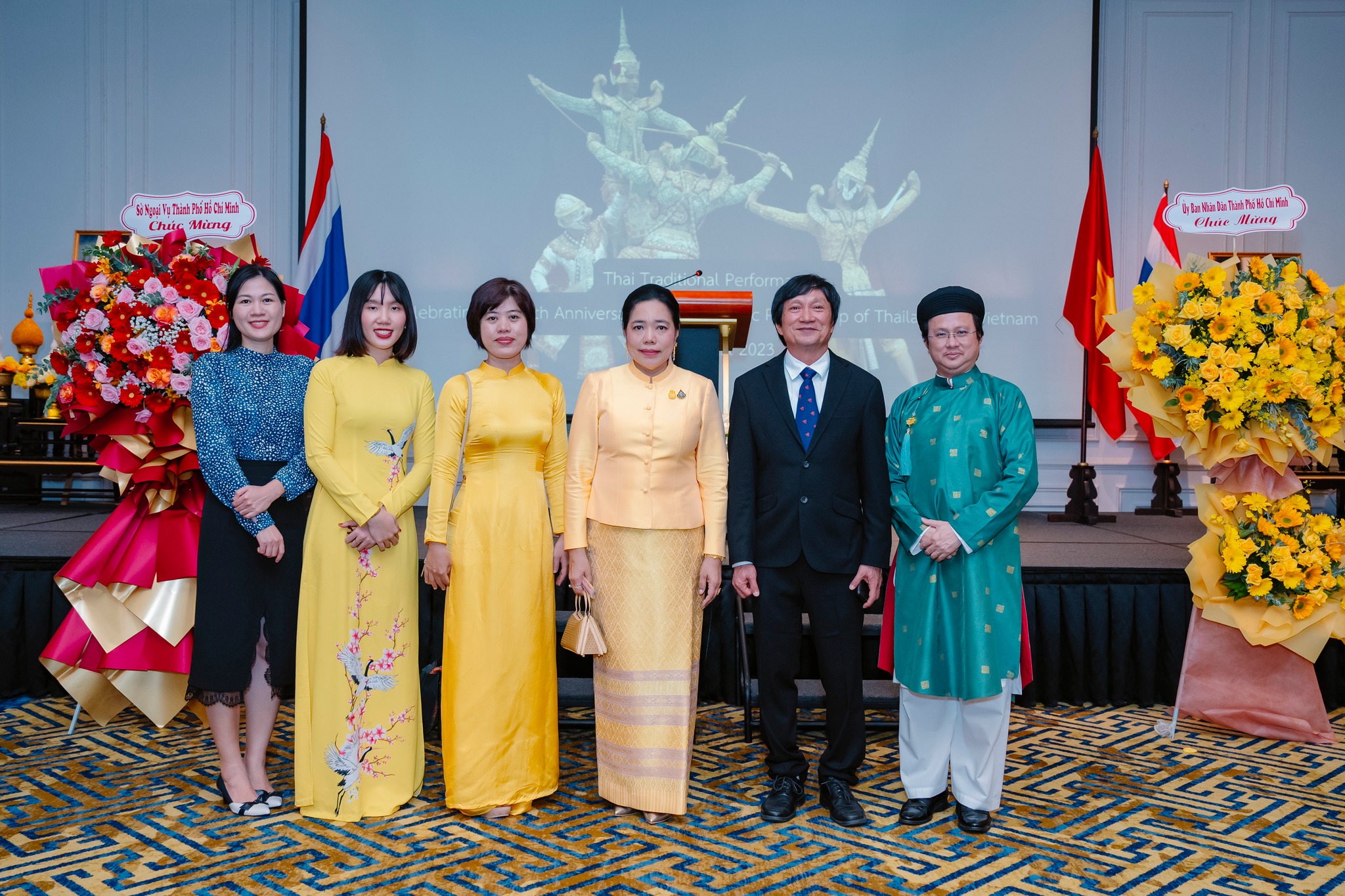 THAM DỰ TIỆC KỶ NIỆM NGÀY SINH CỐ QUỐC VƯƠNG BHUMIBOL ADULYADEJ ĐẠI ĐẾ, QUỐC KHÁNH THÁI LAN VÀ NGÀY CỦA CHA TẠI THÁI LAN