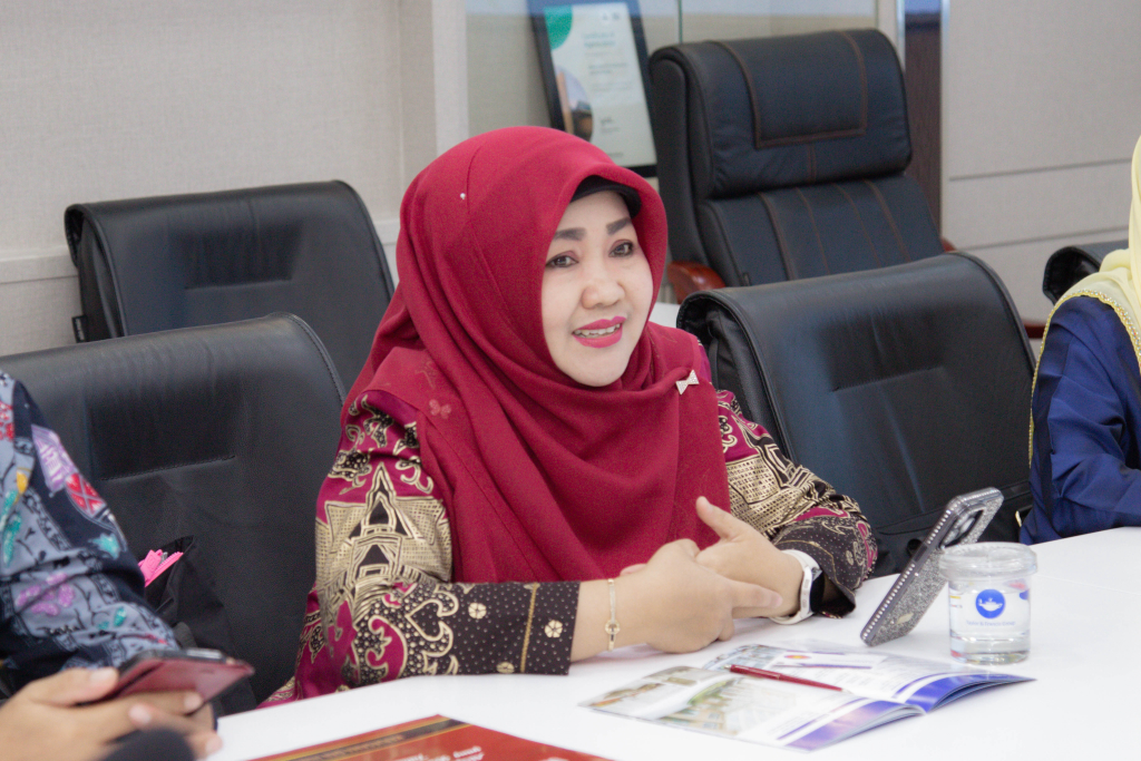 GS.TS. Hj. Martin Kustati, M.Pd chia sẻ về định hướng quốc tế hóa và cơ hội hợp tác với Trường ĐH KHXH&NV, ĐHQG-HCM - Ảnh: TUẤN VỦ