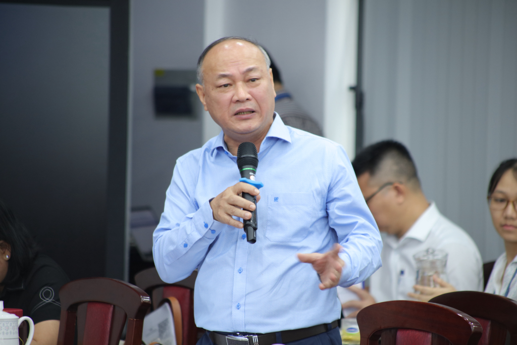 TS. Phan Thanh Định đề nghị ứng dụng triệt để công nghệ thông tin vào các công tác, hoạt động của Nhà trường - Ảnh: Lý Nguyên 