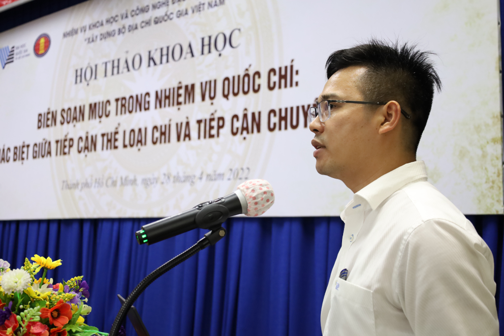 TS. Phạm Đức Anh – Phó Trưởng Ban Khoa học và Công nghệ, ĐHQGHN, Trưởng Ban Thư ký Nhiệm vụ Quốc chí nhấn mạnh thông tin về các sản phẩm của Nhiệm vụ gồm có: Bộ Địa chí Quốc gia Việt Nam (bản in); Cơ sở dữ liệu (sách số - digital book) về Địa chí quốc gia Việt Nam; Bộ Atlas địa chí quốc gia; Trang thông tin về Địa chí quốc gia. (Ảnh: Lý Nguyên)