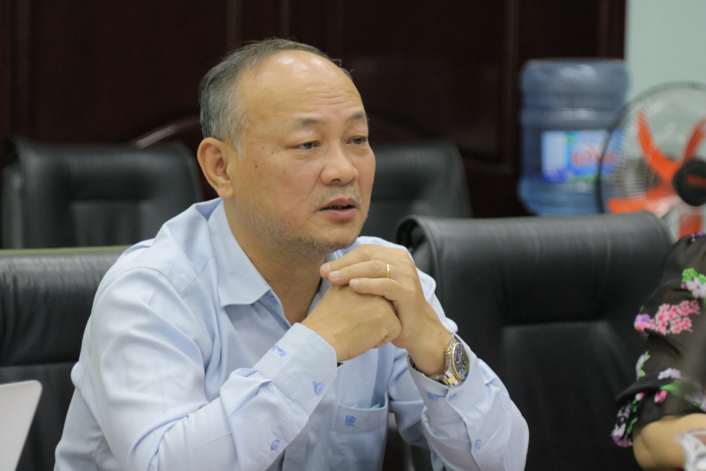 TS. Phan Thanh Định triển khai các vấn đề liên quan đến việc xây dựng công trình - Ảnh: Tuyết Hồng 