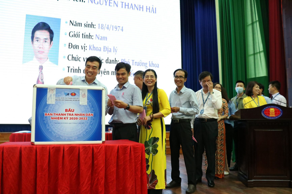 Các đại biểu bầu Ban thanh tra nhân dân nhiệm kỳ 2020 - 2022. Ảnh: Trần Đào
