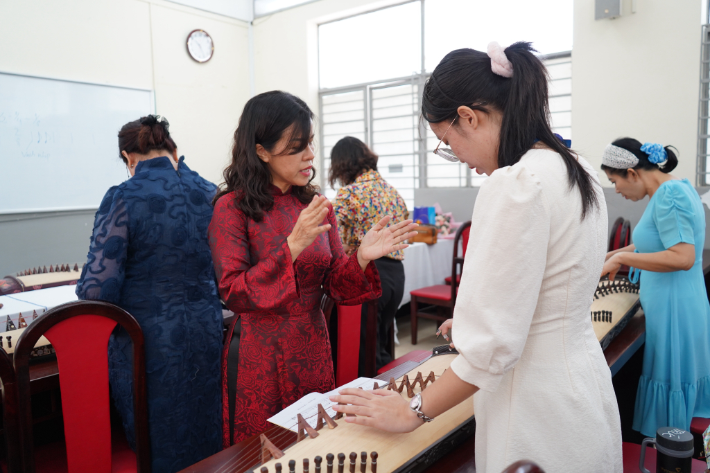 ThS. Vũ Thị Kim Yến hướng dẫn cho học viên