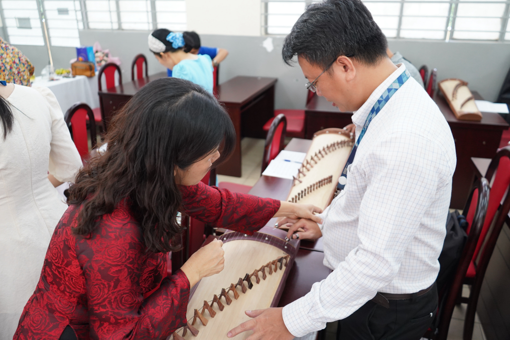 ThS. Vũ Thị Kim Yến hướng dẫn cho học viên