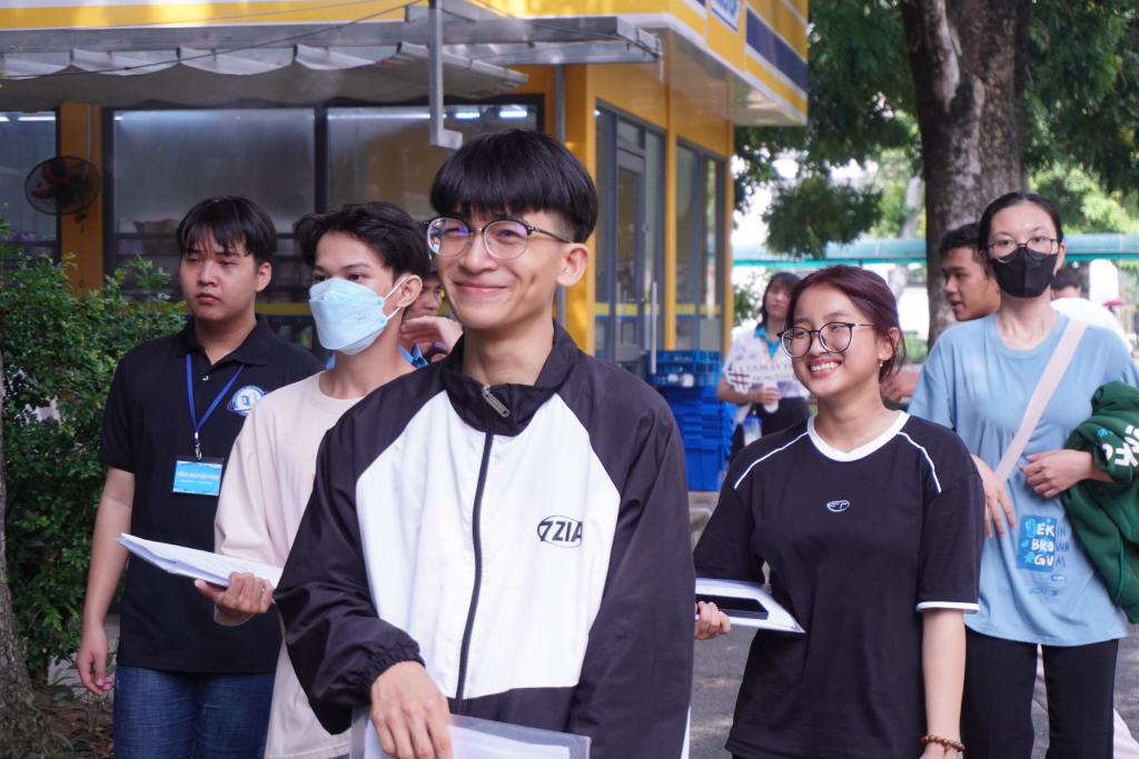Không khí rộn ràng, tươi vui trong ngày đầu nhập học - Ảnh: CLB Truyền thông Info Plus
