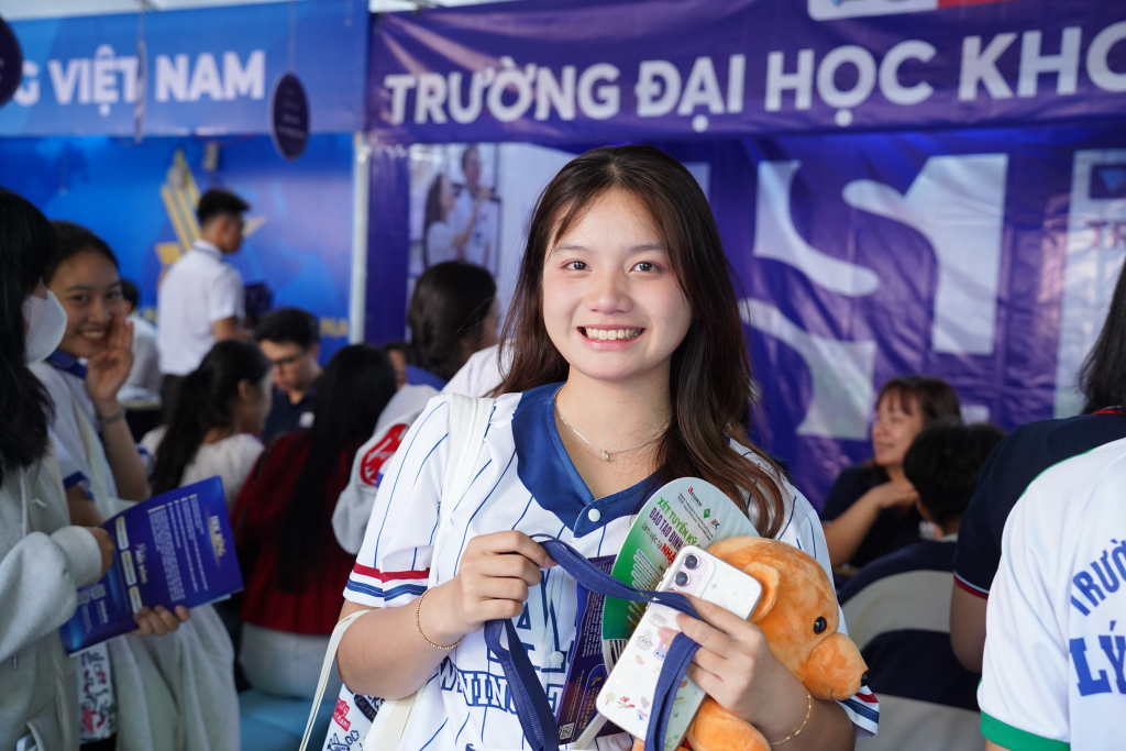 Em cho biết bản thân luôn chủ động dành thời gian nghiên cứu kỹ các phương thức xét tuyển ngay từ sớm để sẵn sàng cho kỳ thi quan trọng phía trước - Ảnh: QUỲNH NHƯ