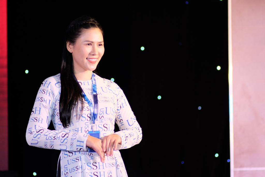 Công đoàn Nhà trường dự thi phần thi thời trang - Ảnh: Huyền Linh