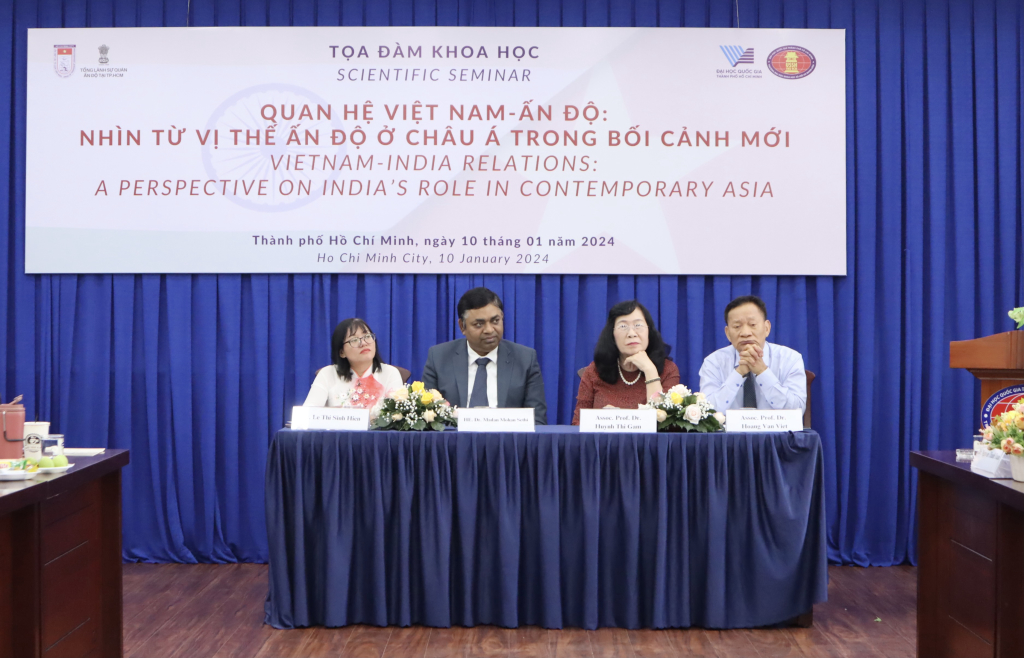 Phiên thảo luận của chương trình tọa đàm - Ảnh: Phương Khanh 