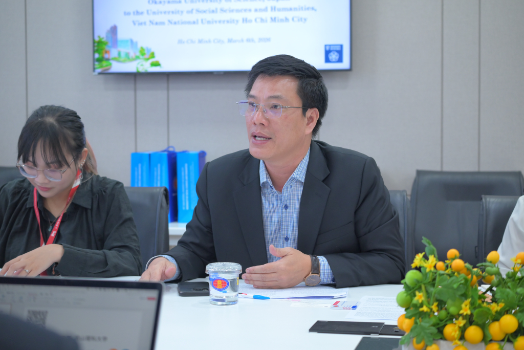 PGS.TS Lưu Văn Quyết đề xuất tận dụng thế mạnh công nghệ thông tin của đối tác để tổ chức các lớp học trực tuyến (e-learning), tạo điều kiện tốt nhất cho sinh viên ngành Nhật Bản học - Ảnh: Ý NGUYỄN