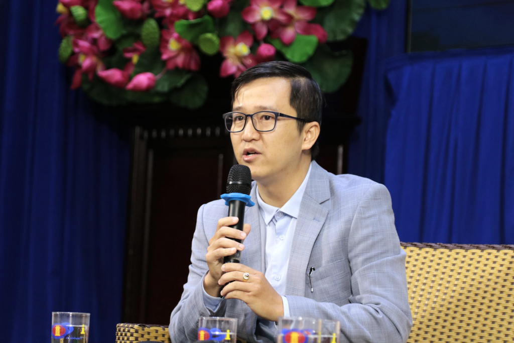 TS. Nguyễn Vũ Kỳ khuyến khích sinh viên tham gia nghiên cứu khoa học sinh viên – Phạm Trí