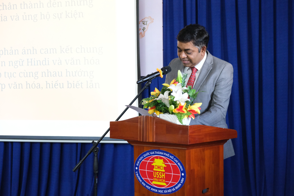 Ông Madan Mohan Sethi khẳng định Nhà trường là đơn vị giáo dục đi đầu trong việc thúc đẩy nghiên cứu ngôn ngữ Hindi tại Việt Nam - Ảnh: Hương Mỹ