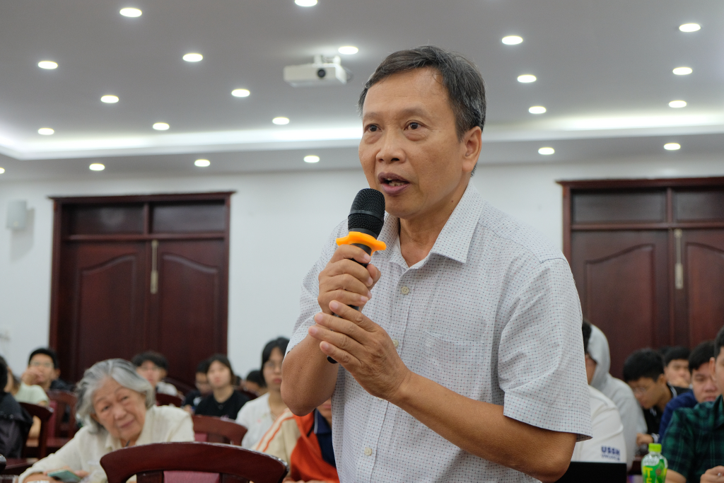 Sau phần tham luận, người tham gia đặt câu hỏi và trình bày suy nghĩ của mình - Ảnh: Huyền Linh