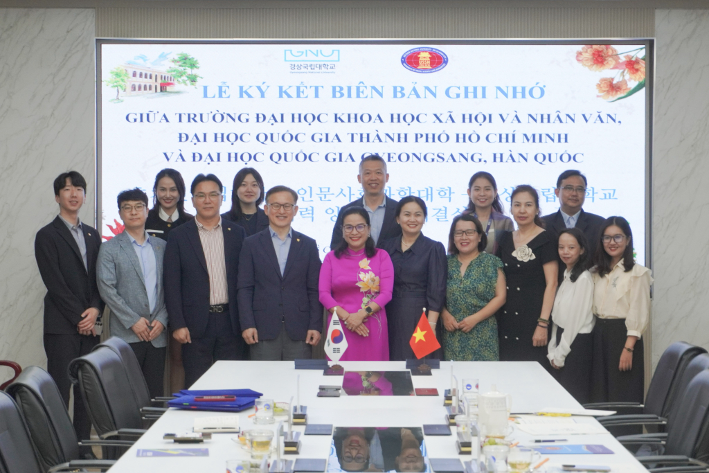 Một số hình ảnh tại lễ ký kết - Ảnh: QUỲNH NHƯ