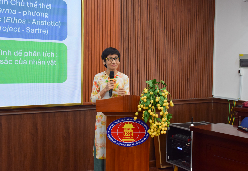 Bài tham luận khảo sát “thời tính của chủ thể” từ góc nhìn liên văn hoá - Ảnh: THẢO TIÊN