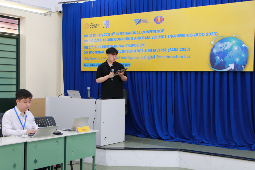 PGS.TS. Trần Minh Triết, Phó Hiệu trưởng Trường Đại học Khoa học Tự nhiên, ĐHQG-HCM chủ trì Phiên tiểu ban Data Analysis Application - Ảnh: Phạm Trí