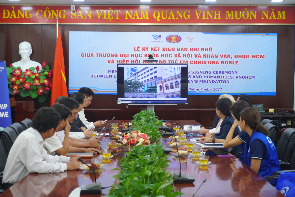 Toàn cảnh buổi ký kết - Ảnh: Ngọc Bích